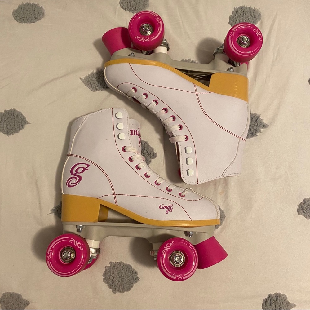 Candi Girl Sabina Rollerskates